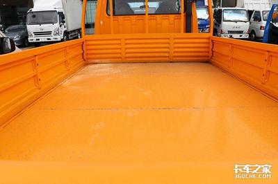 霸铃V6配小8挡变速箱，双联屏科技助力，让爬坡更从容